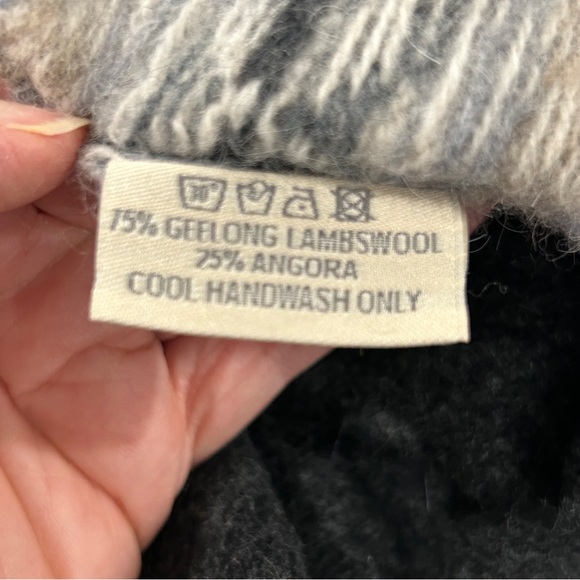 Orkney Isles Geelong Lambswool Poncho - Picture 10 of 10